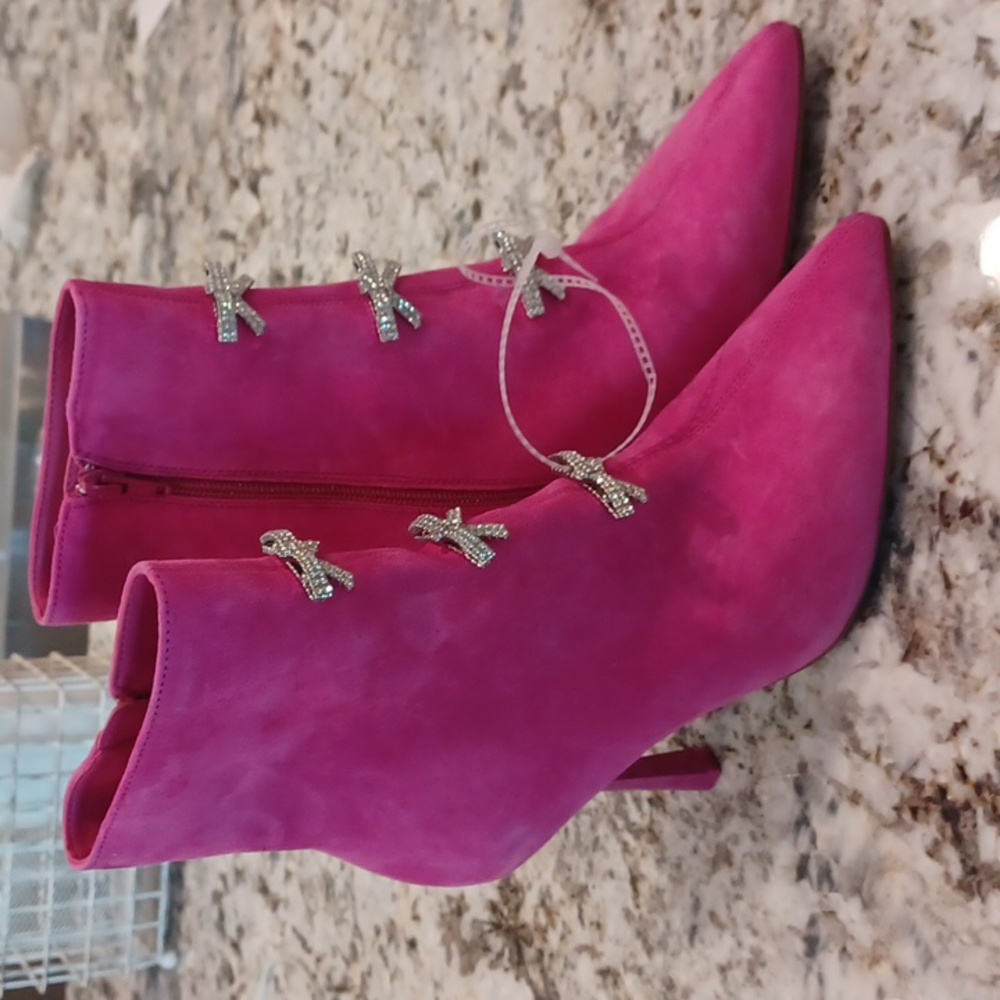 NEW Gianni Bini Dalton Barbie Pink Suede High Heeled Booties Crystal Bows SZ 9